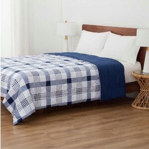 NWT Berkshire Reversible Down Alternative Filled Blanket BLUE WHITE - KING size
